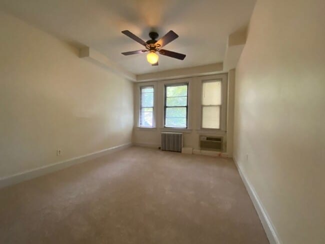 Building Photo - 2 BED 1 BATH Condo on the 1st Floor of The...