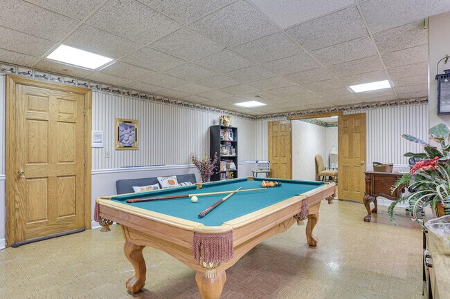 Building Photo - 7 Creekside Ln