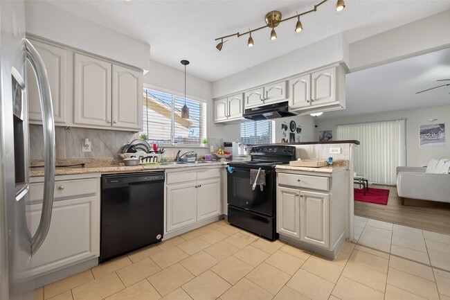 Building Photo - 10423 Permian Dr