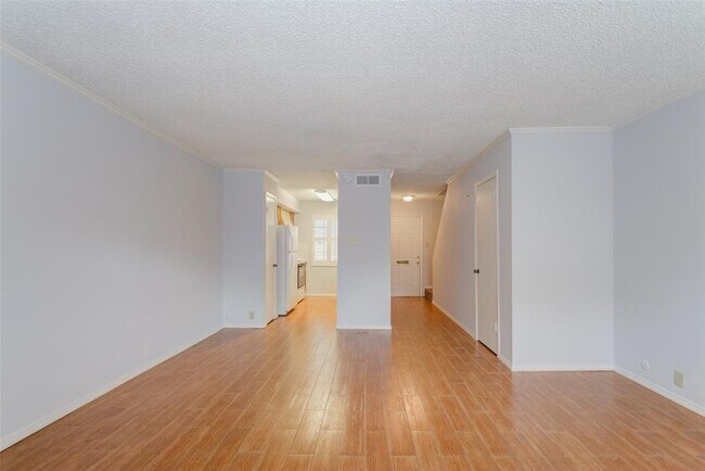 Building Photo - 8102 Amelia Rd