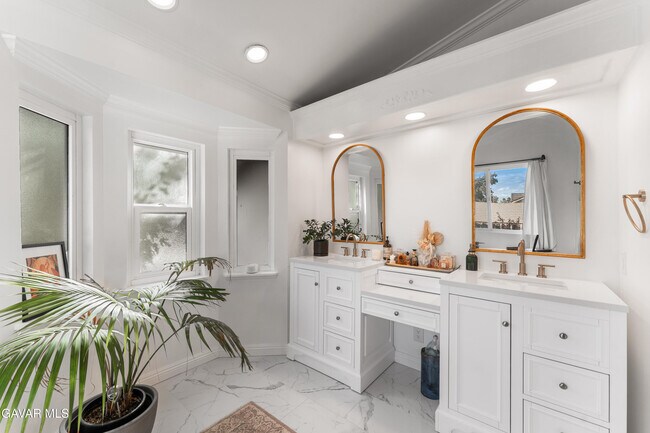 Building Photo - 5641 Hickory St