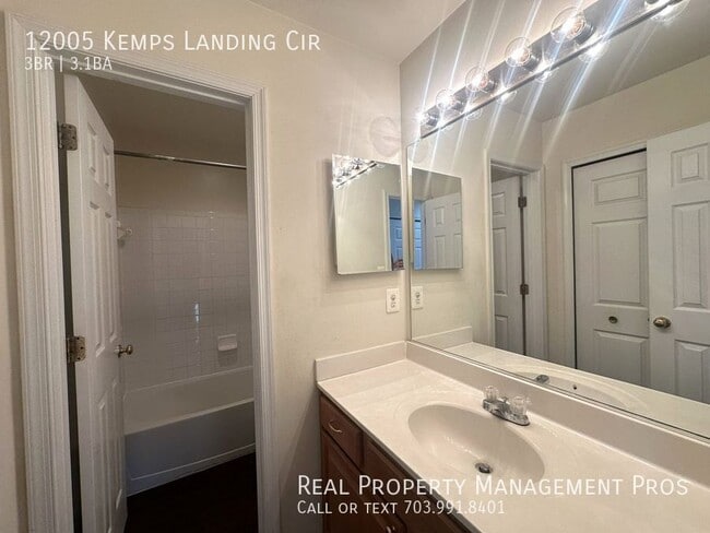 Building Photo - 12005 Kemps Landing Cir