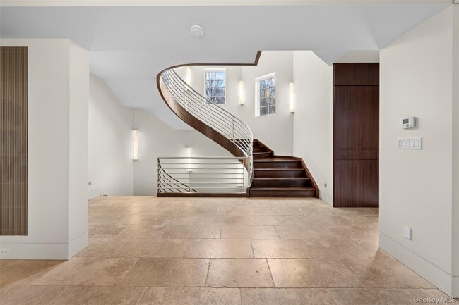 Building Photo - 121 Piping Rock Rd