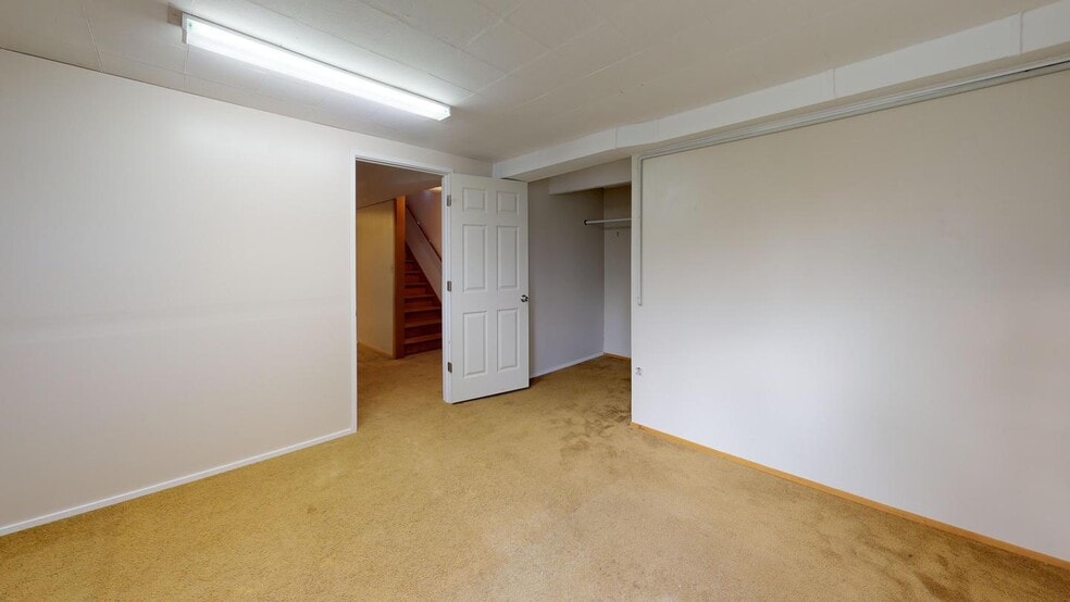 Building Photo - 510 N 87th St