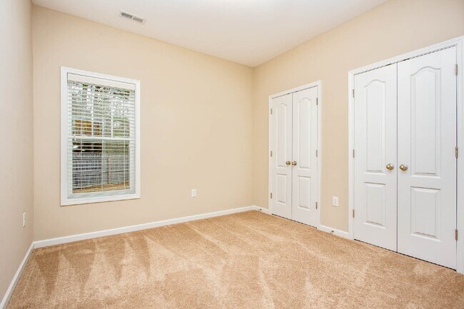 Building Photo - 3 Bedroom 2 Bathroom Nest in Raeford