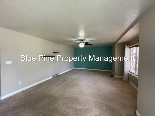 Building Photo - 810 Tennis Ct Dr