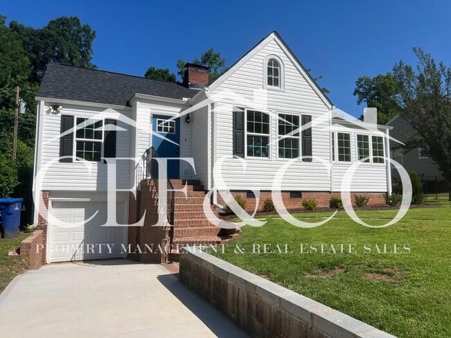 Building Photo - Spacious 3 bedroom home now available in Spartanburg!