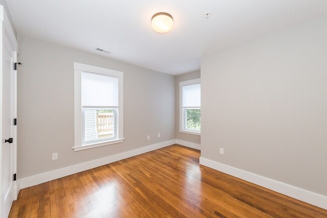 Building Photo - 127 Hudson St