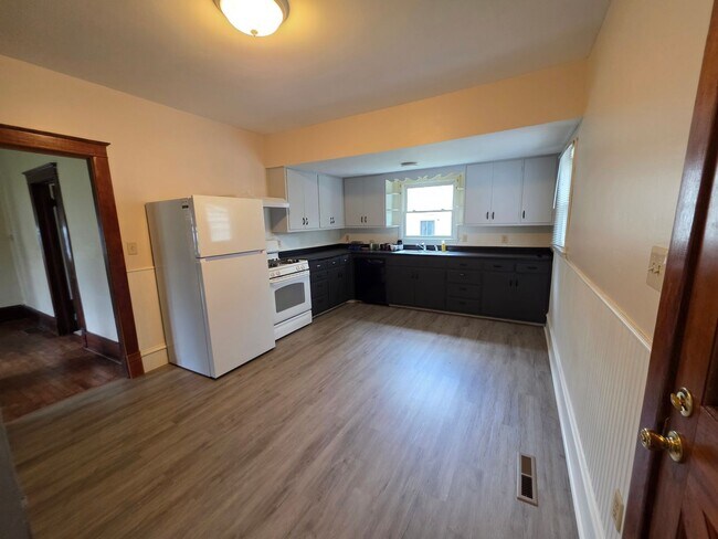 Building Photo - 4 Bed 2 Bath Single Family Home in Wisconsin Rapids