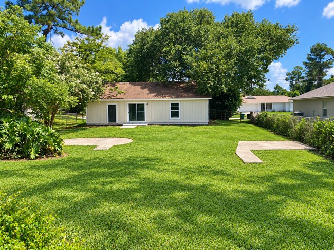 Building Photo - 2671 Bentley Dr