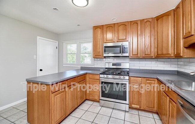 Building Photo - 10531 Fabick Dr