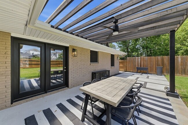 Building Photo - 8526 Cedel Dr