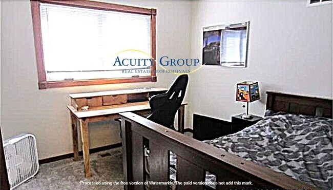 Building Photo - 4 Bedroom, 2,5 bath Duplex