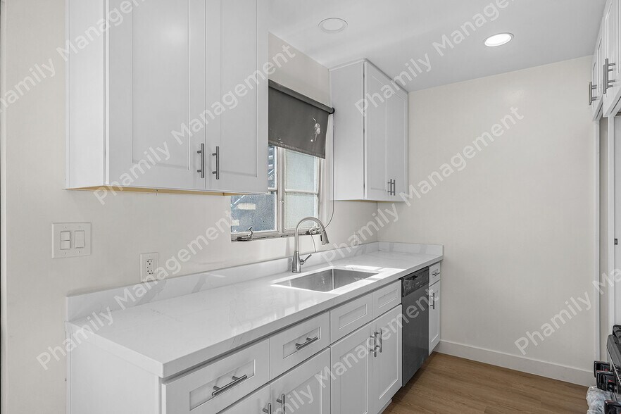 Building Photo - 426 S Los Robles Ave