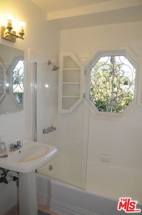 Building Photo - 1301 Devon Ave