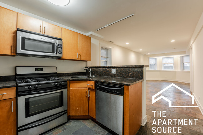 Primary Photo - 3023 N Oakley Ave