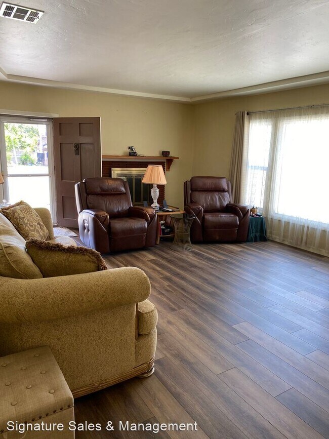 Building Photo - 2 br, 2 bath House - 22420 Van Buren Street