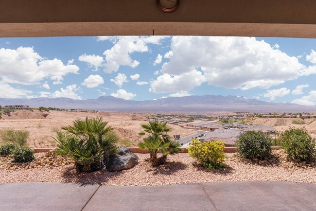 Building Photo - House in Gated Community with Views!