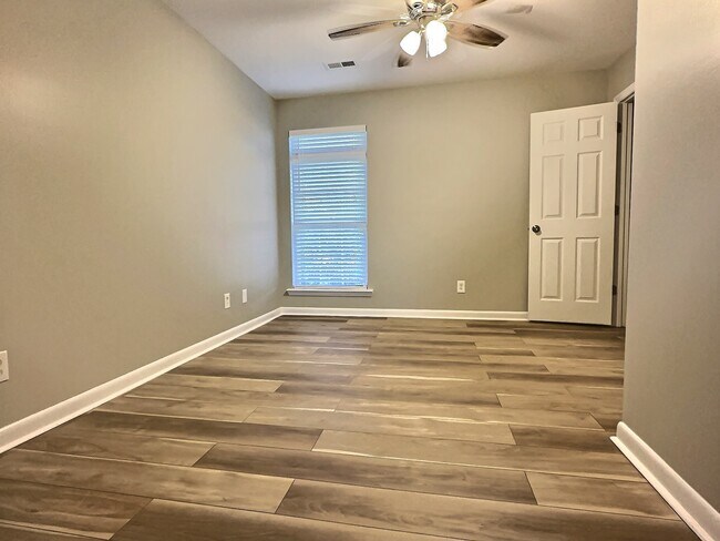 Building Photo - 1505 E 50th St