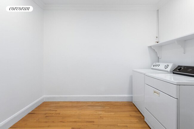 Building Photo - 555 3rd St