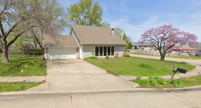 Building Photo - 3 Bed 2 bath Single Family Home