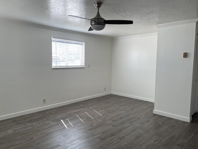 Building Photo - 510 E 500 S