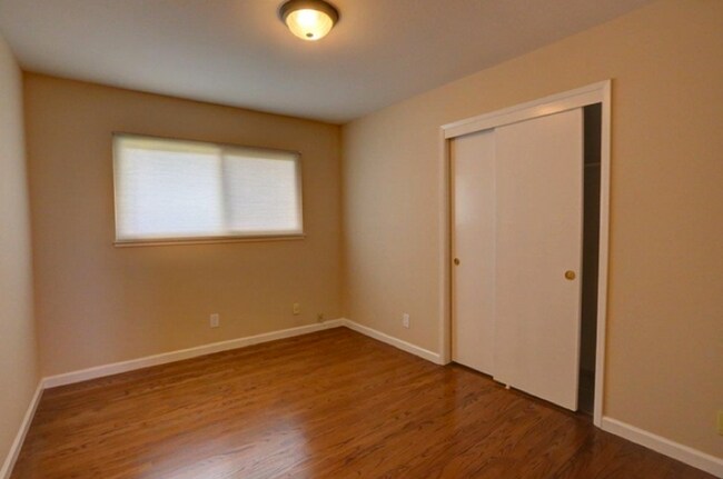 Building Photo - Executive 5BR Home with Private Backyard Retreat