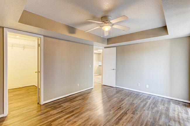 Building Photo - Cozy 1-Bedroom Condo with Modern Amenities...