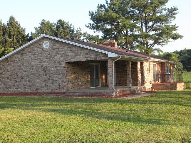 Building Photo - 1755 Holland Cliffs Rd