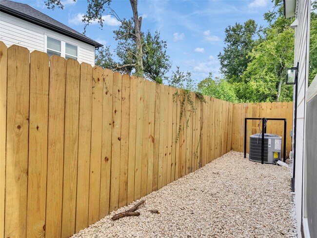 Building Photo - 6742 Madrid St