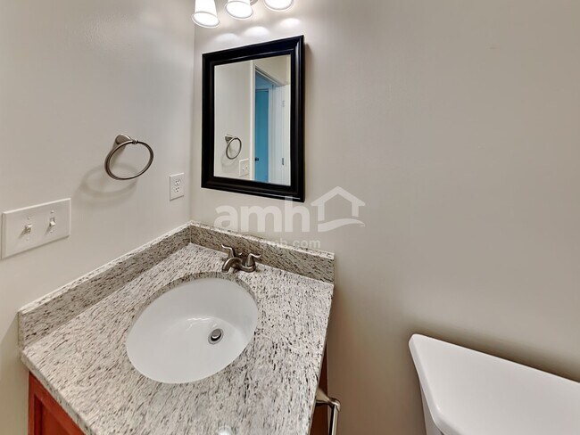 Building Photo - 908 Gardenia Curve