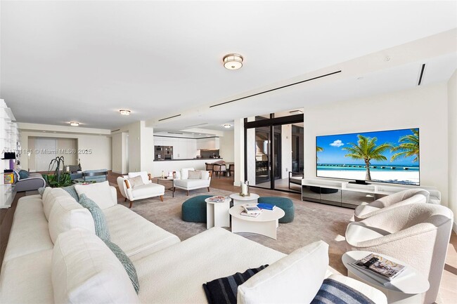 Building Photo - 7055 Fisher Island Dr