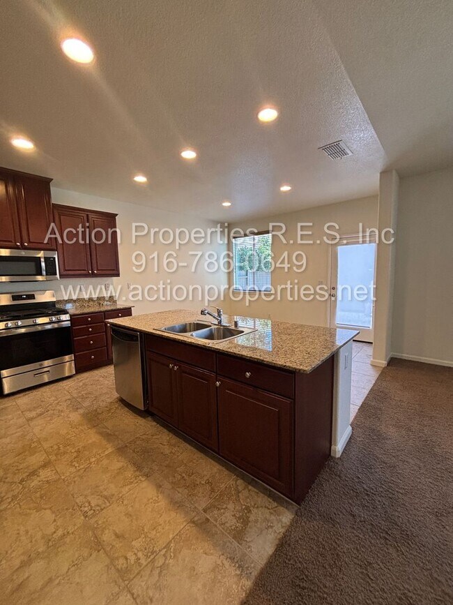 Building Photo - West Roseville Solar! 3 Bedroom, Plus den/...
