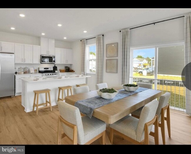 Building Photo - 123 Malibu Dr