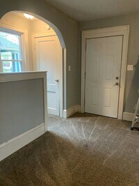 Building Photo - 158 Oak Park Dr