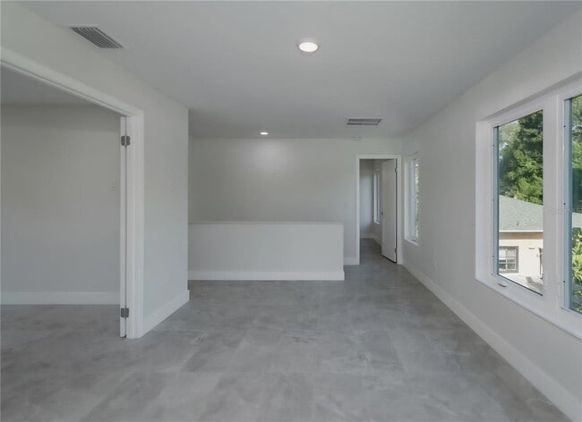Building Photo - 310 Hibiscus St