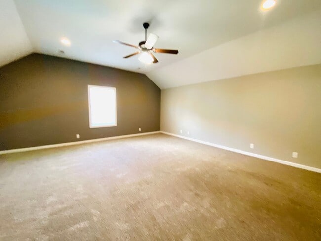 Building Photo - 1194 Eagle's Bluff Dr