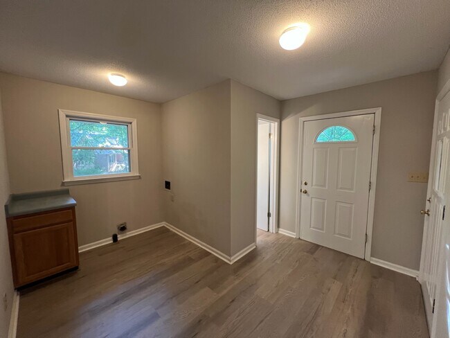 Building Photo - 150 Chinquapin Way