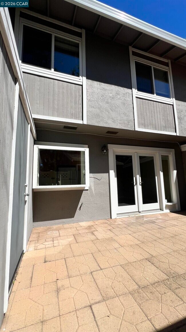 Building Photo - 2828 Royal Ann Ln