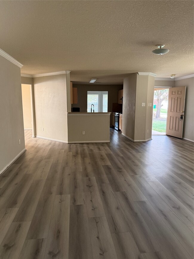 Building Photo - 3411 Apple Dale Dr