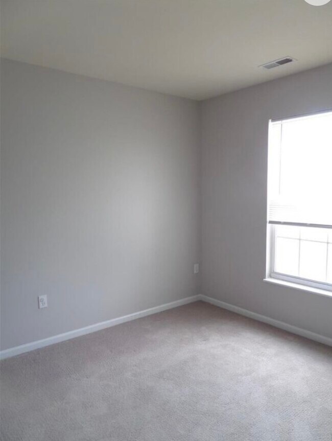 Building Photo - 1219 Ridgeway Dr