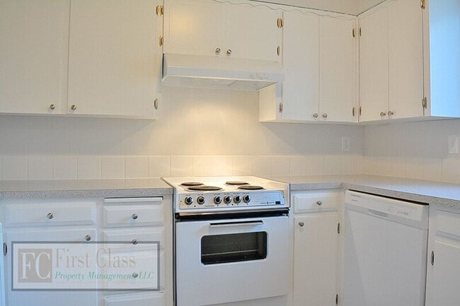 Building Photo - 2725 Maywood Dr