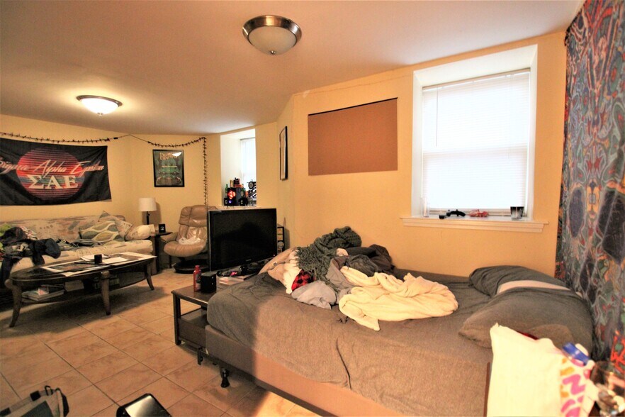 Building Photo - 17 Parker Hill Ave