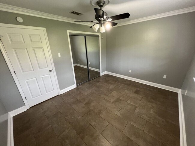 Building Photo - Charming 3 Bedroom Home in a Prime Zachary Location & School District!