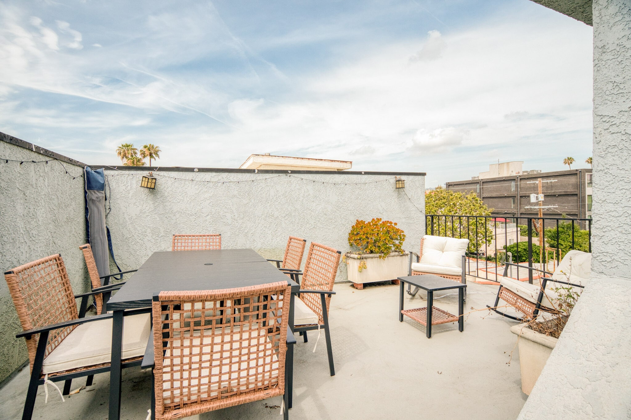 Building Photo - 839 S Holt Ave