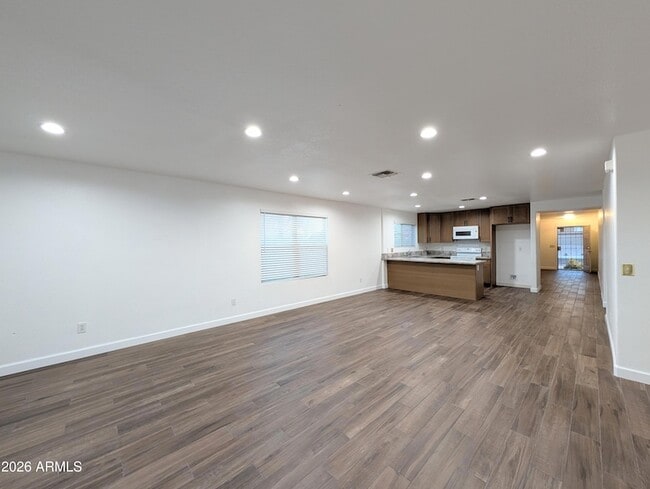 Building Photo - 2404 W Roeser Rd