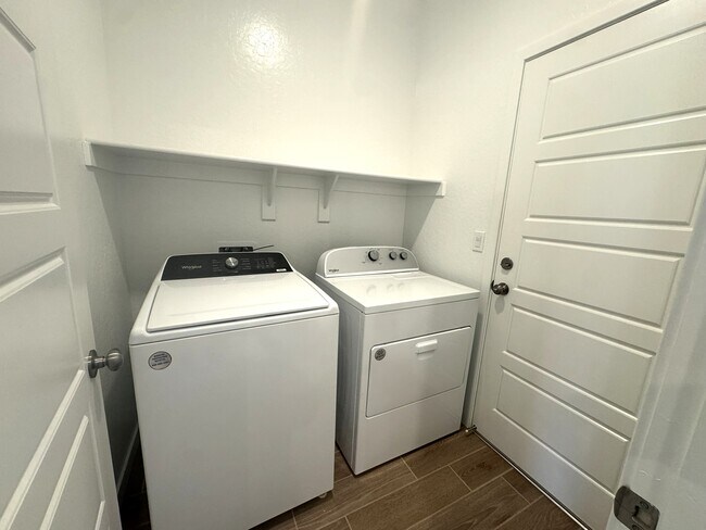 Building Photo - 1083 Traverse Dr S
