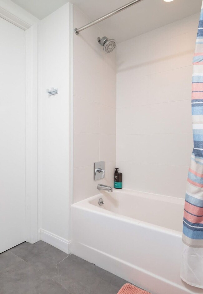 Building Photo - 360 Foley St