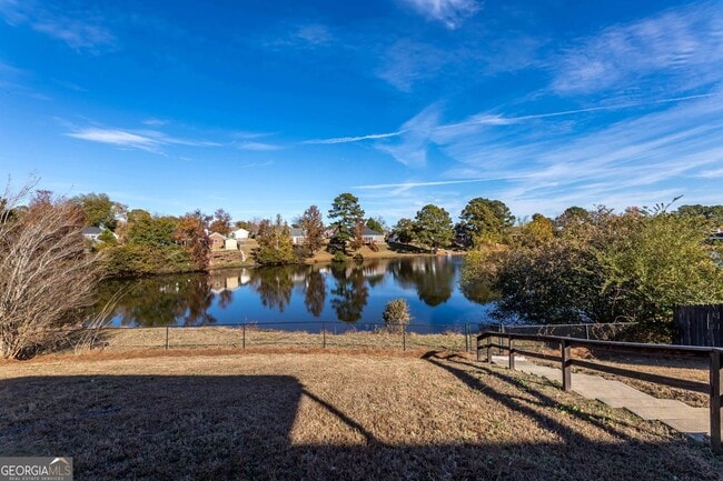 Building Photo - 7988 Westlake Dr