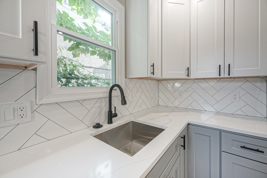 Building Photo - 121 N 51st St